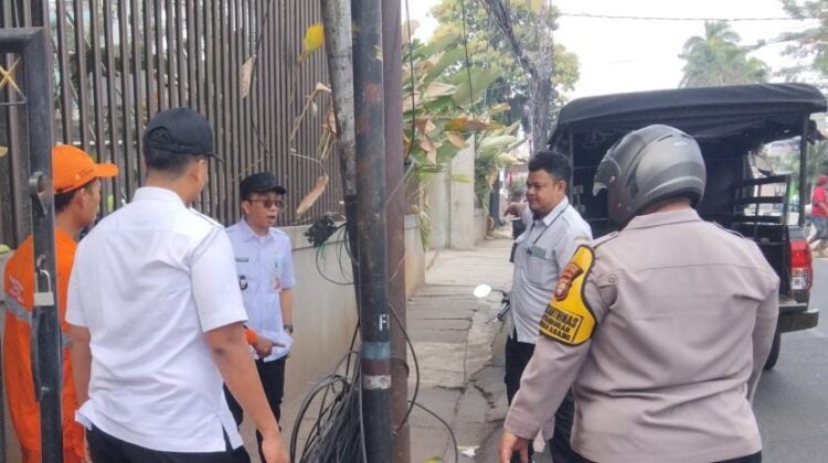 Sinergi Tiga Pilar Petamburan Gelar Rabu Tertib di Jalan KS Tubun Raya