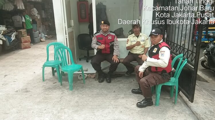 Patroli Jalan Kaki, Polsek Johar Baru Perkuat Antisipasi 3C di Pulogundul