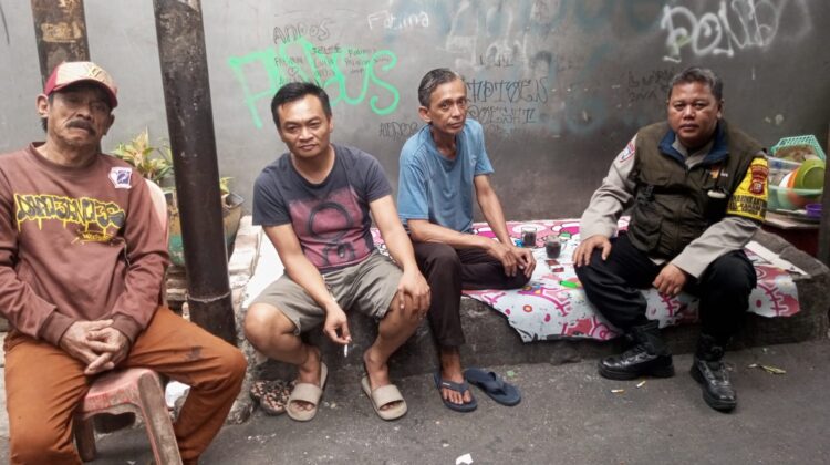 Sambangi Gang Permukiman, Polisi Perkuat Pencegahan Kejahatan di Karang Anyar