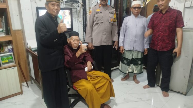 Sholat Jumat Keliling, Kapolsek Johar Baru Sambangi Tokoh Agama dan Jamaah Masjid