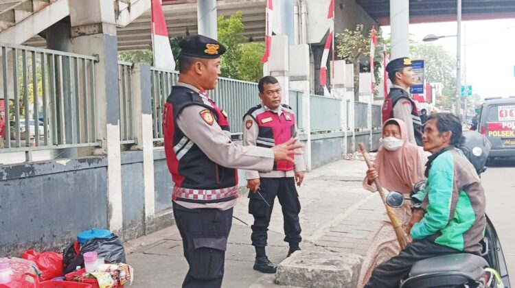 Patroli Sambang Polsek Senen Sasar Warga dan Pedagang, Imbau Waspadai Hoaks