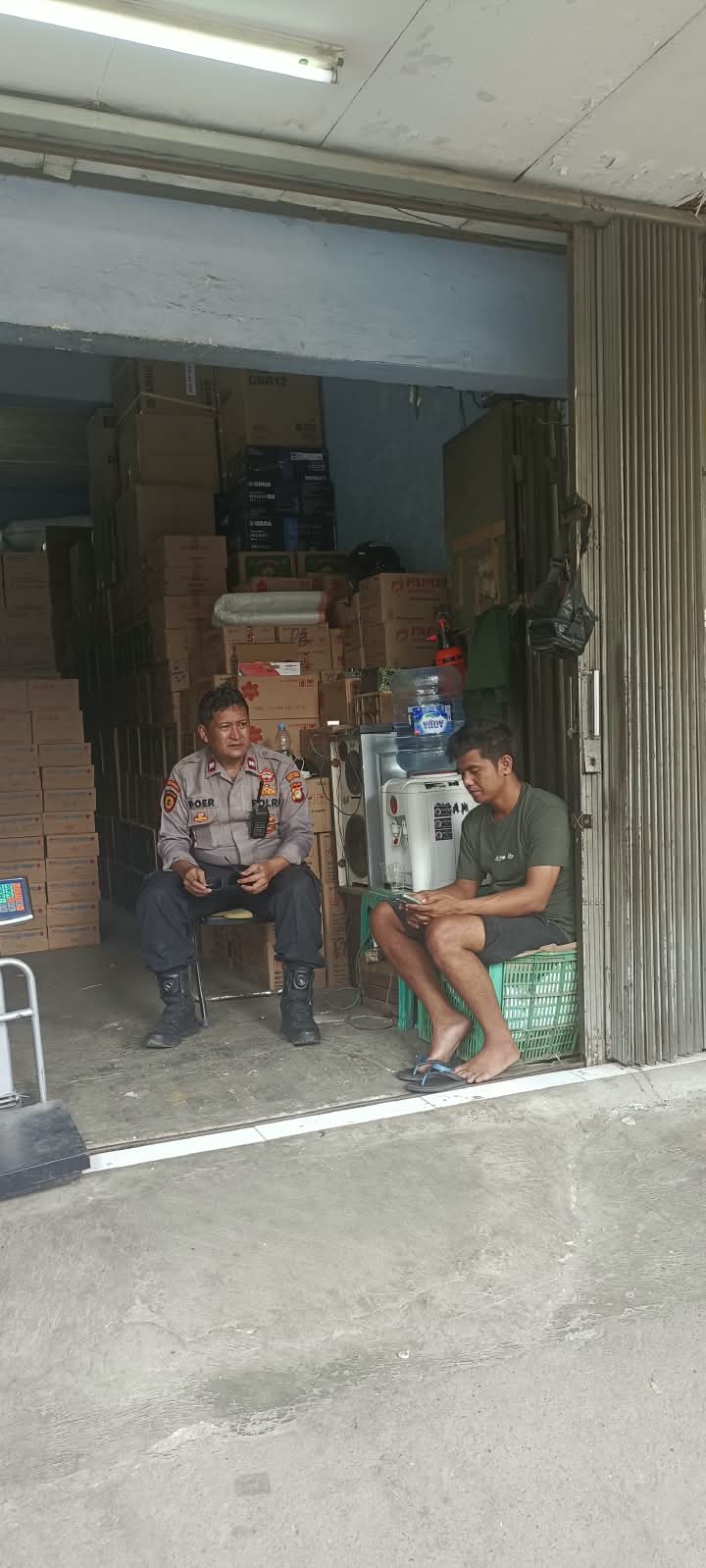 Kapolsubsektor Kampung Bali Sambangi Karyawan Cargo dan Sampaikan Pesan Kewaspadaan