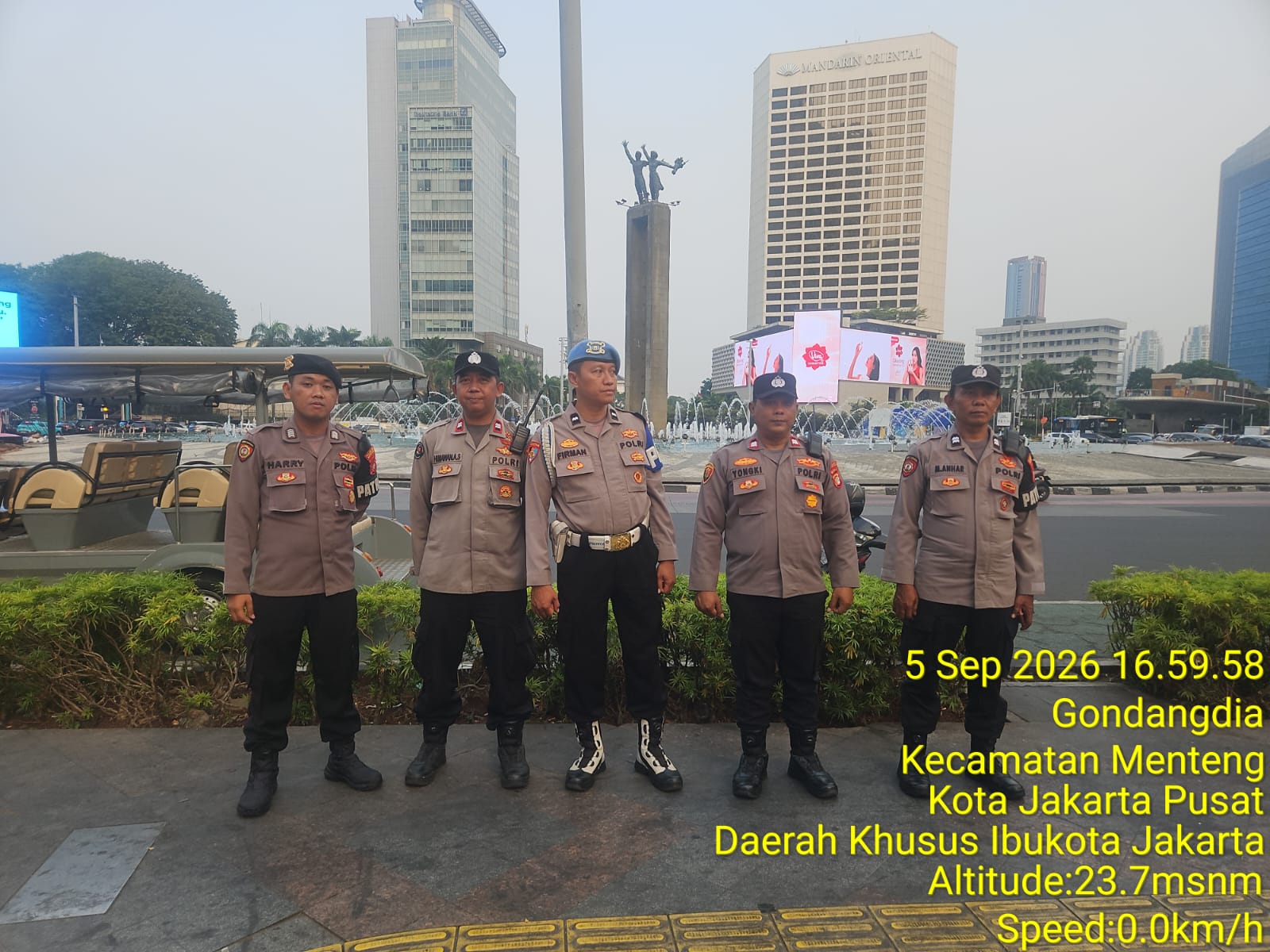 Patroli Sore di Bundaran HI, Polisi Ingatkan Warga Waspada Kejahatan Jalanan