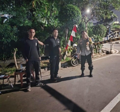 Patroli Dini Hari, Polisi Serap Informasi Kerawanan dari Warga Cempaka Putih