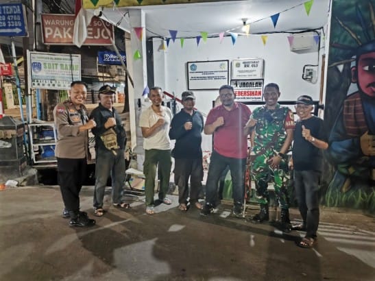 Sinergi TNI-Polri, Keamanan Lingkungan Cempaka Putih Diperkuat Lewat Patroli Dialogis
