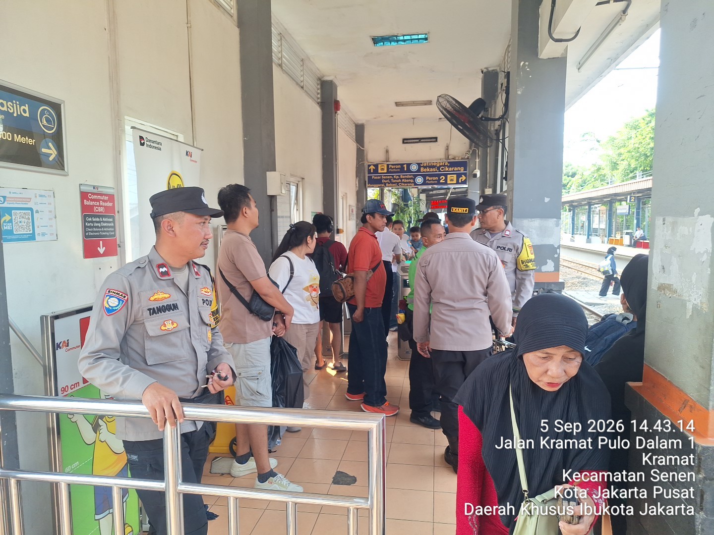 Simulasi Sekatan Akses Stasiun Gang Sentiong, Polisi Cegah Potensi Tawuran Pelajar
