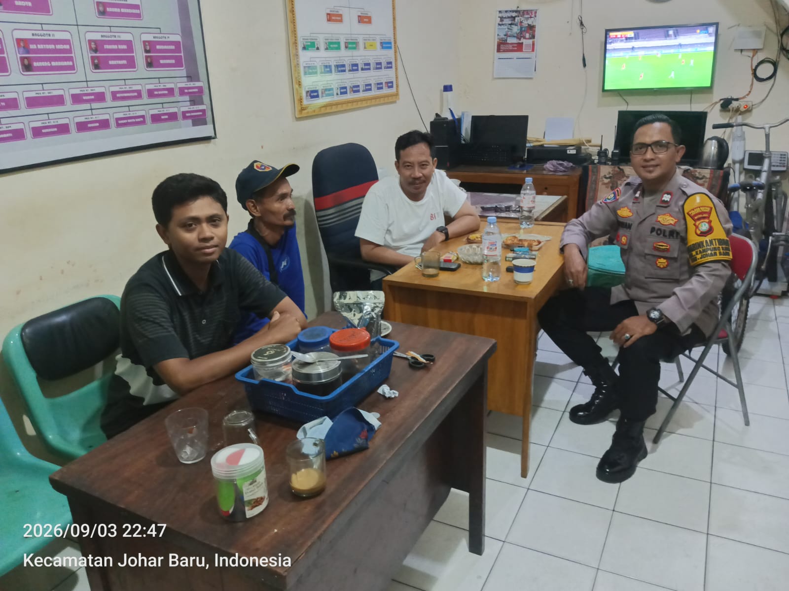 Perkuat Keamanan Lingkungan, Polisi Sambangi Satkamling RW 05 Kampung Rawa