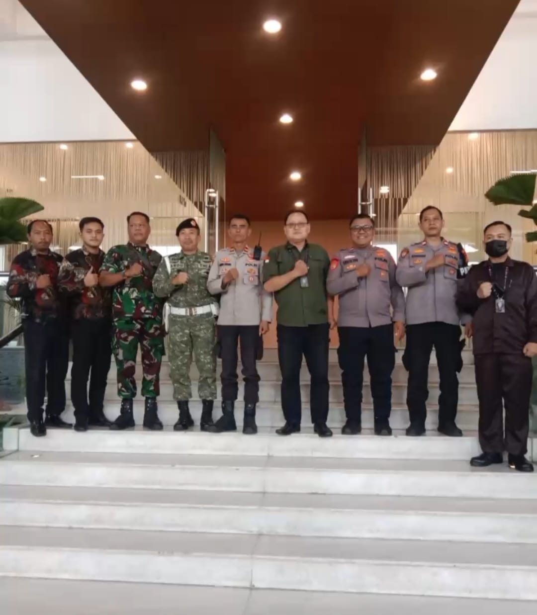 Sinergi TNI-Polri Amankan Kebaktian Minggu di Gedung Annex Building