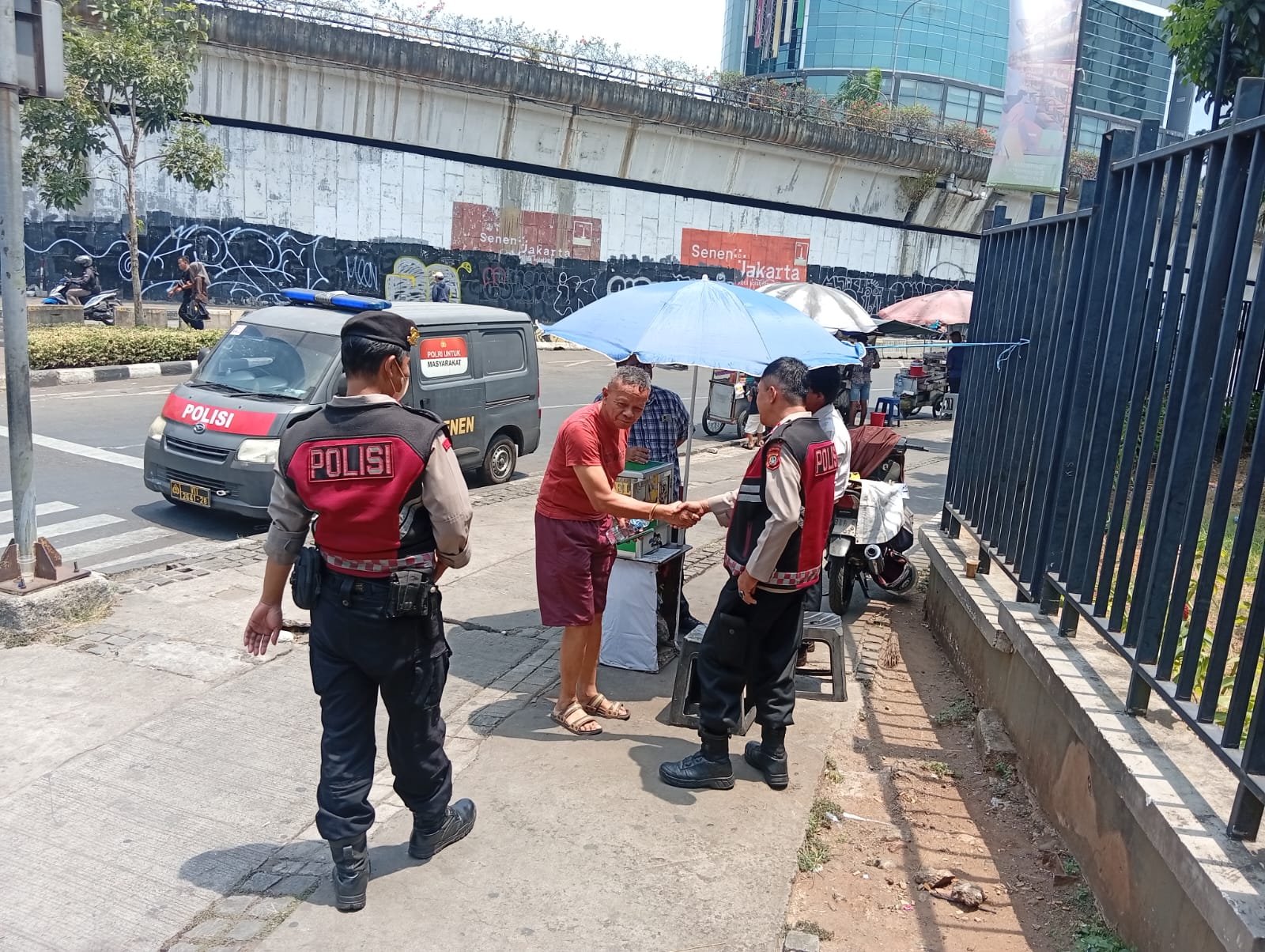 Patroli Polsek Senen Sambangi Sejumlah Lokasi, Pastikan Situasi Kamtibmas Aman