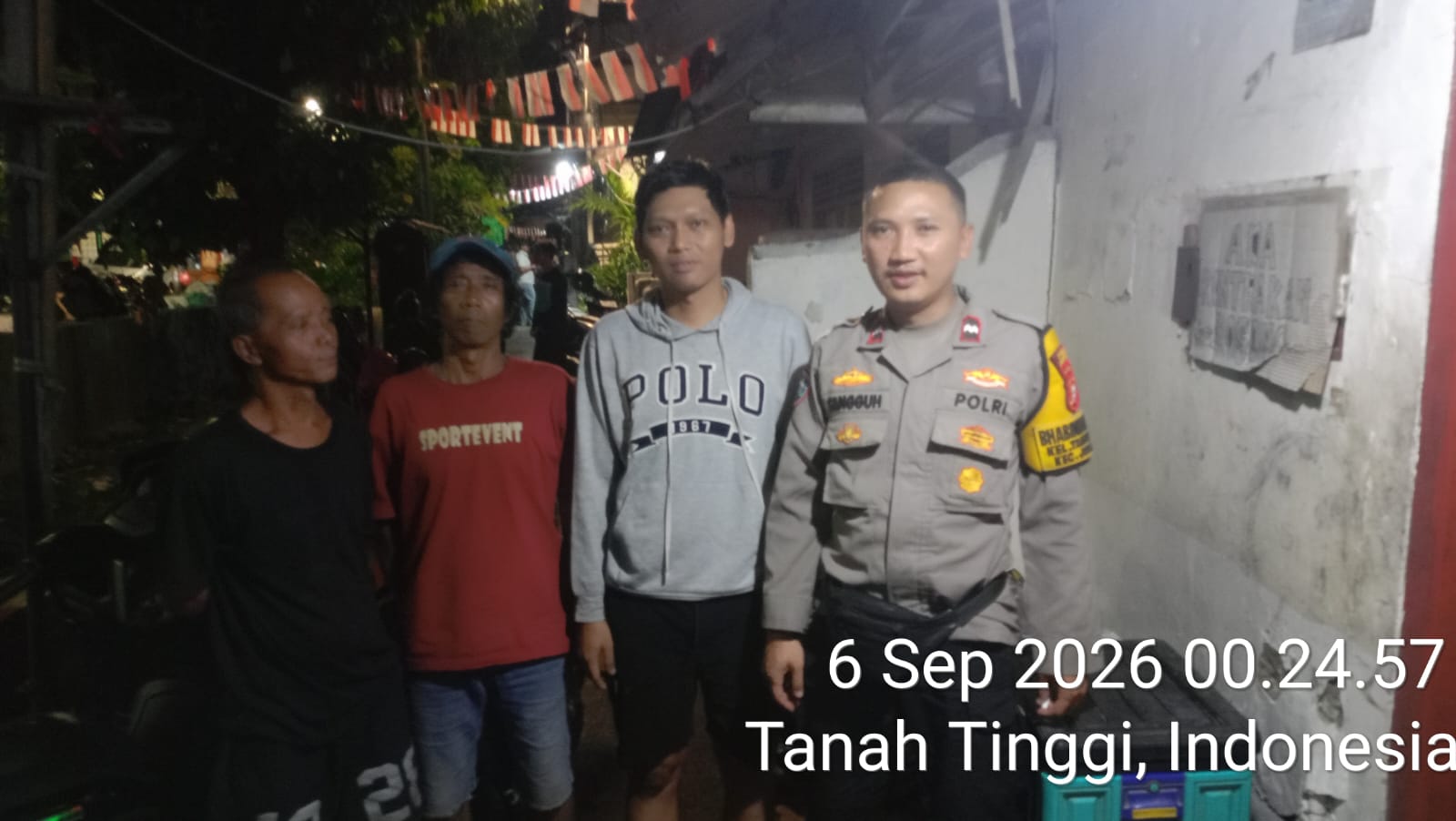 Sambangi Satkamling Dini Hari, Polisi Perkuat Keamanan Lingkungan di Tanah Tinggi