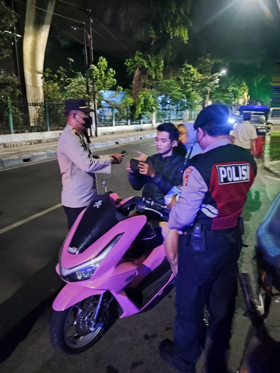 Jelang Dini Hari, Polsek Sawah Besar Gelar Cipta Kondisi Stasioner” Di Karang Anyar Raya