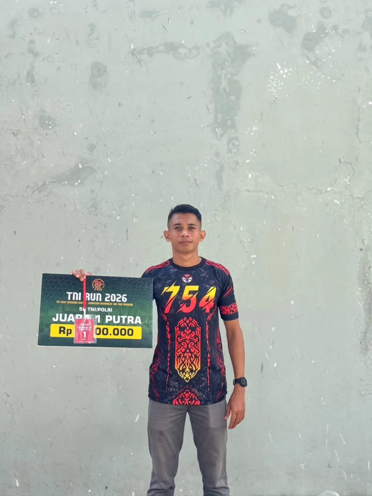 Dua Prajurit Yonif 754 Kostrad Raih Juara 1 di Ajang Lari Nasional