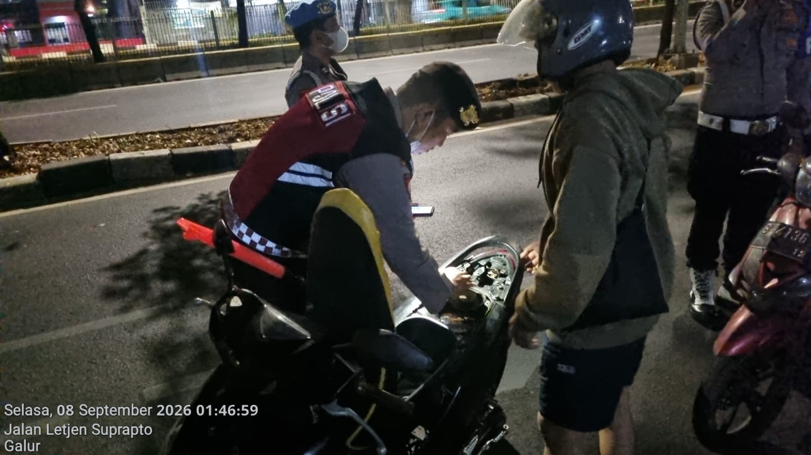 Cegah Kejahatan Dini Hari, Polisi Gelar Razia dan Patroli Cipta Kondisi di Johar Baru