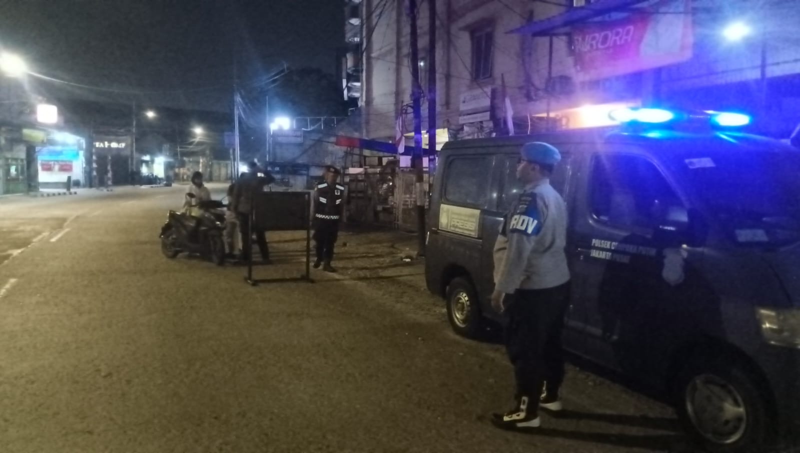 Cegah Kejahatan Dini Hari, Polsek Cempaka Putih Gelar Razia Stasioner