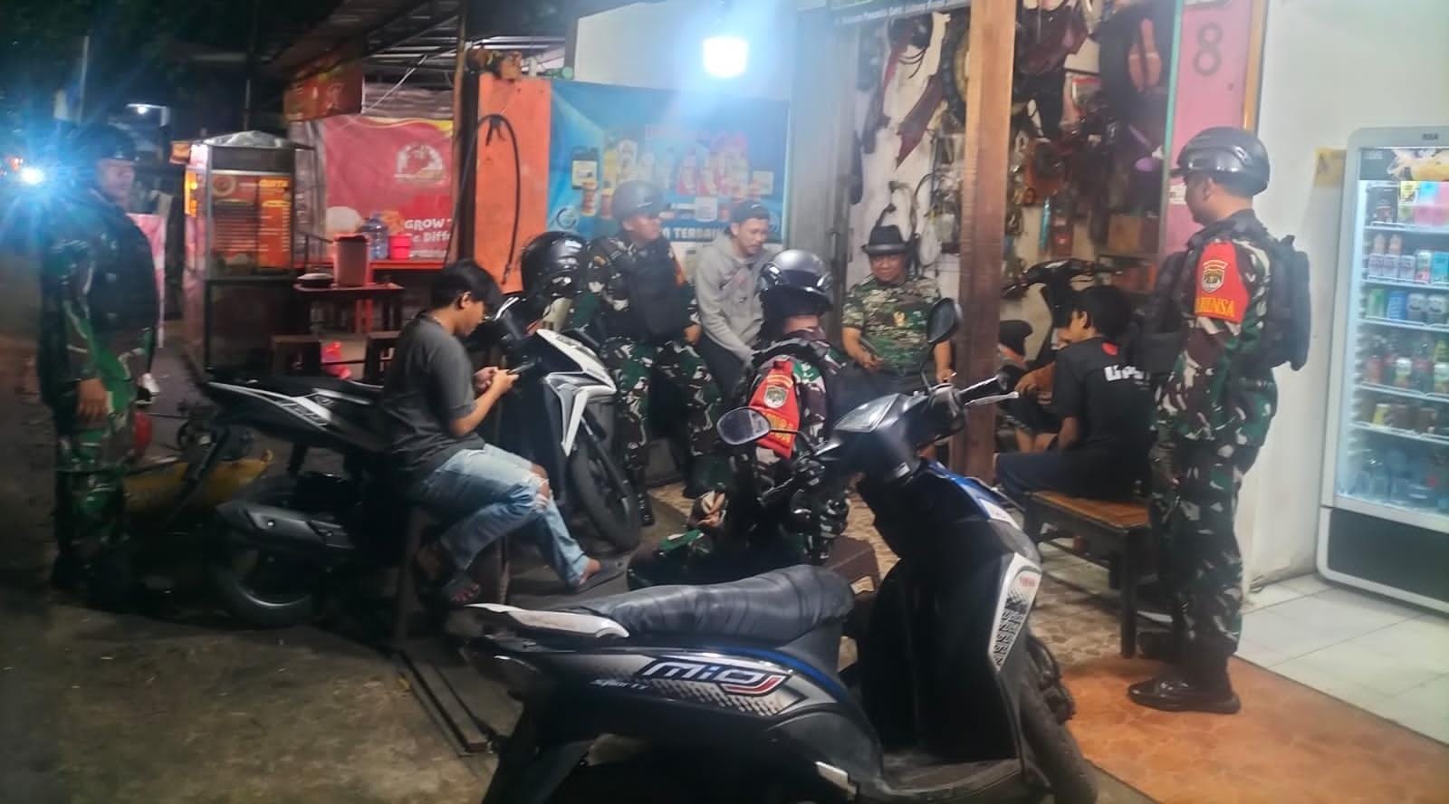 Koramil 07/Cipayung Bersama Komduk Intensifkan Patroli, Antisipasi Tawuran dan Kenakalan Remaja