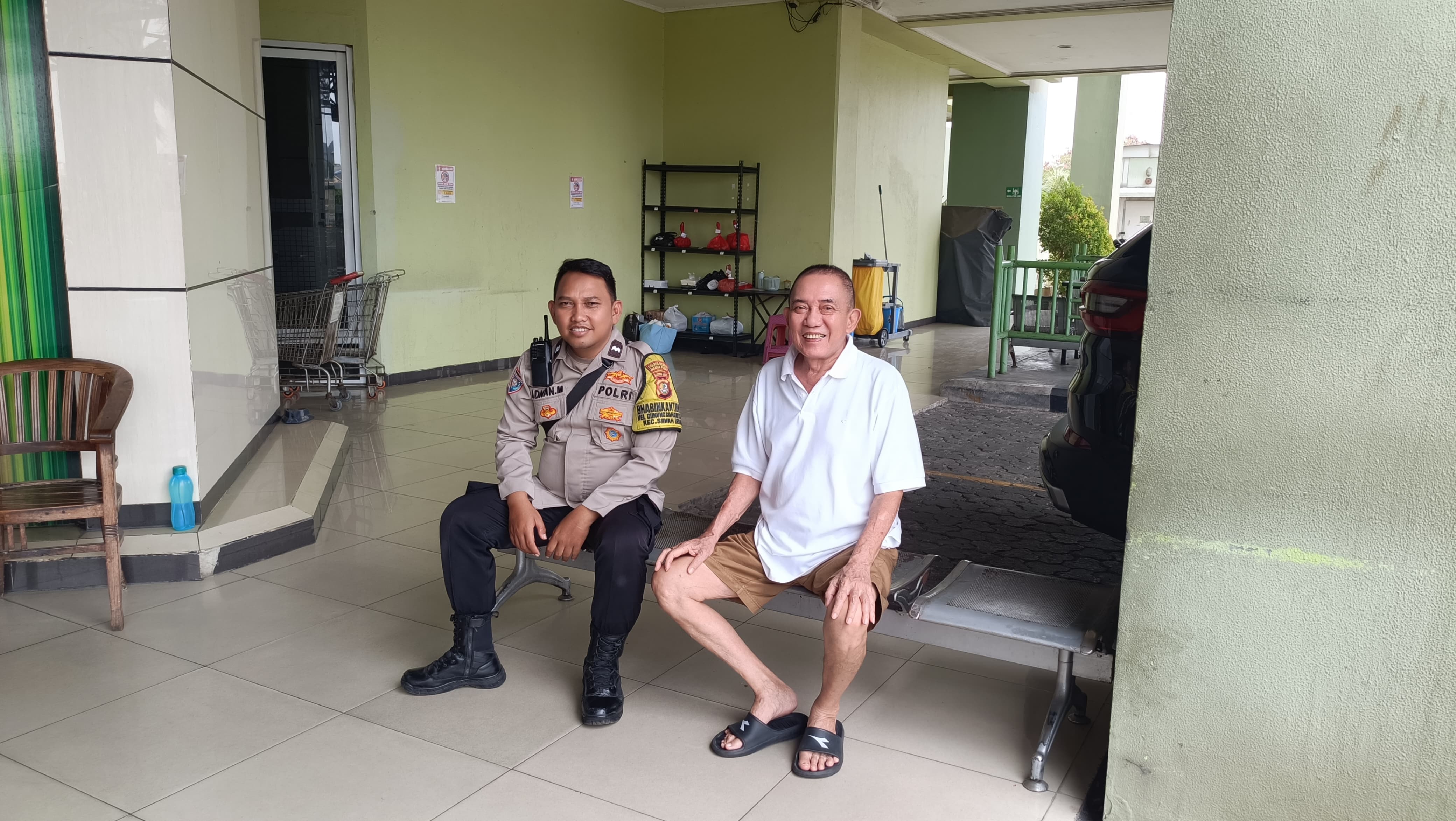 Bhabinkamtibmas Sambangi Rumah Ketua RT, Deteksi Dini Gangguan Kamtibmas di Gunung Sahari Utara