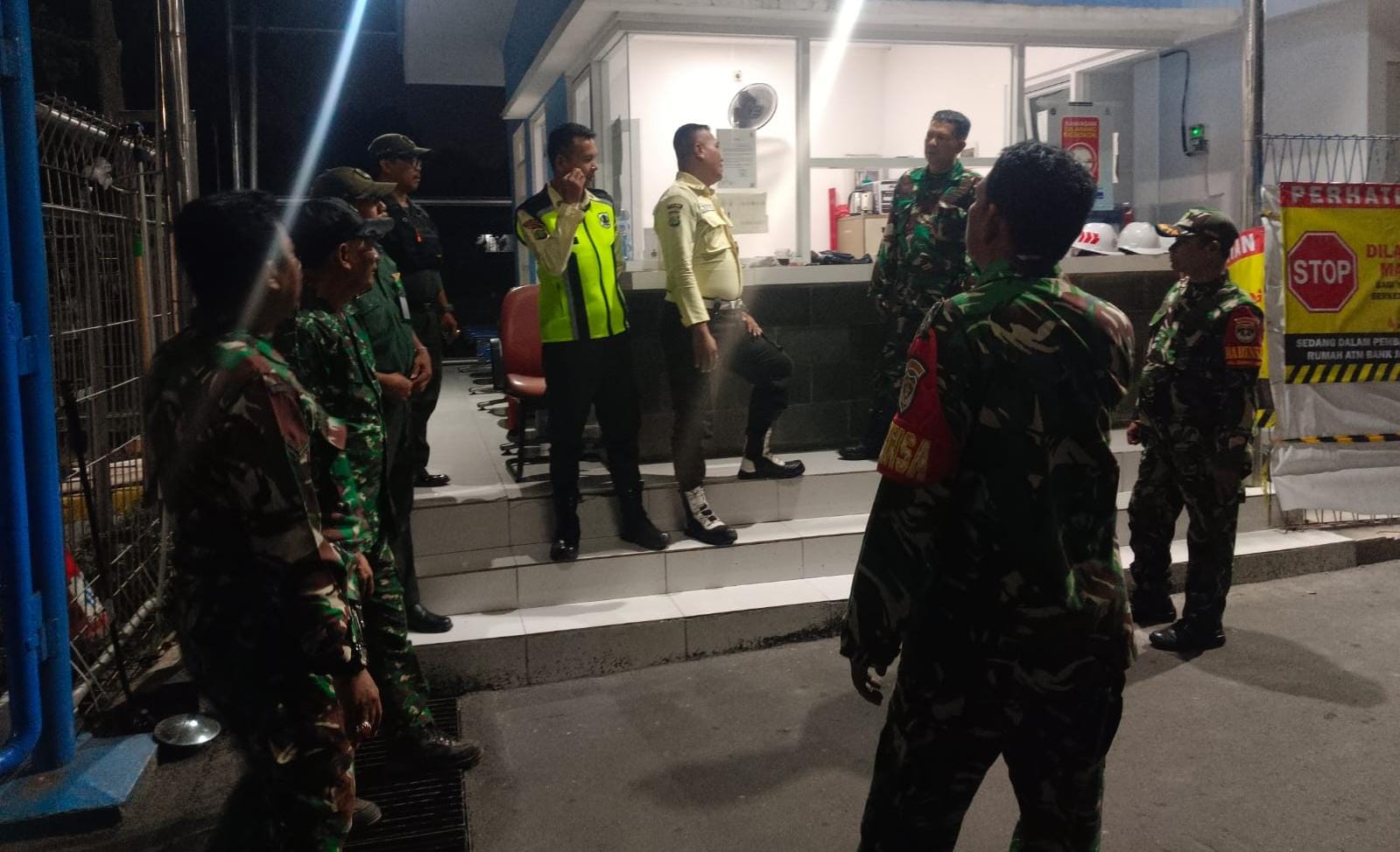 Patroli/Siskamling Koramil 08/Duren Sawit Perkuat Kamtibmas