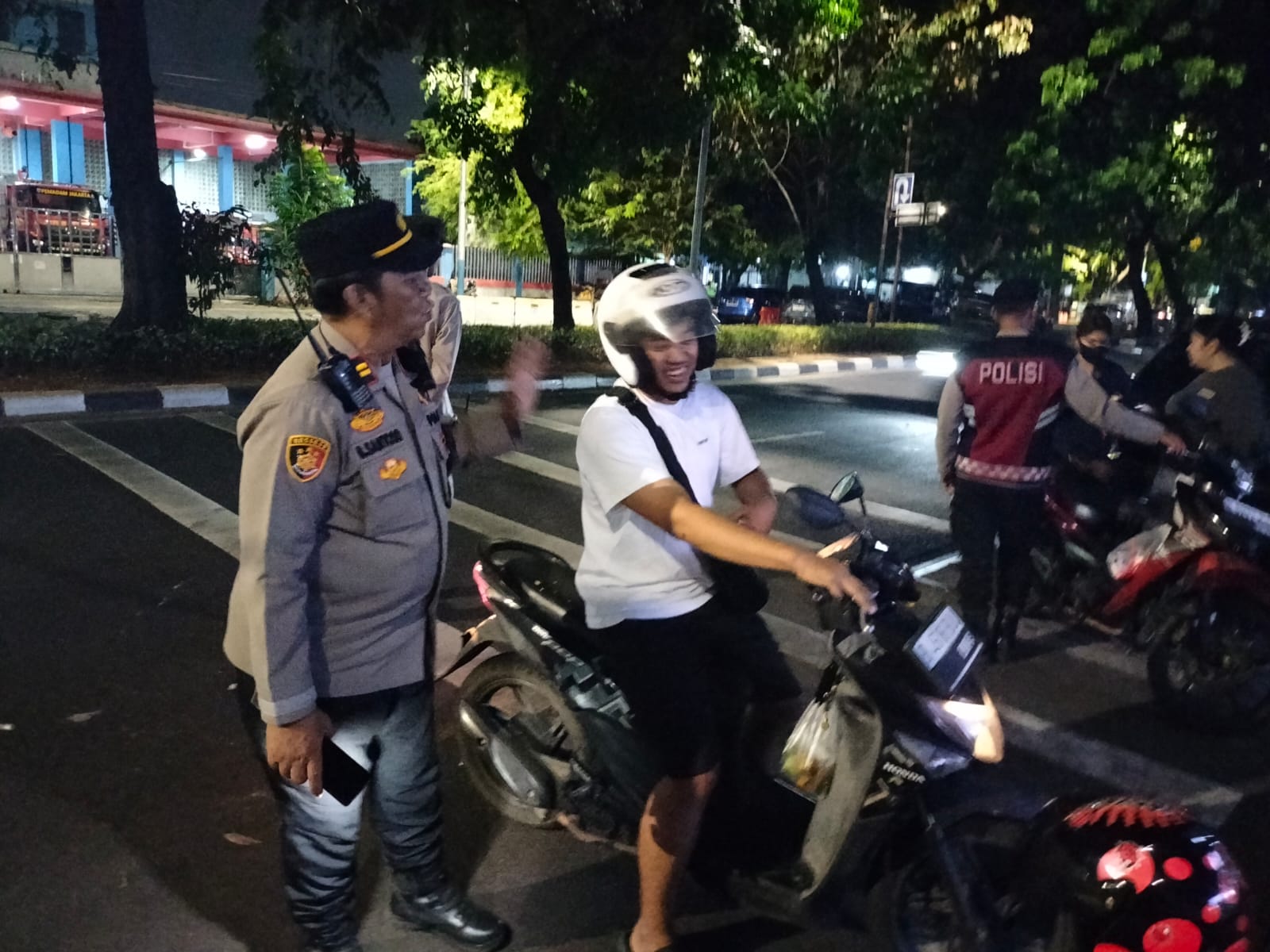 Polsek Senen Gelar Razia Cipta Kondisi Dini Hari, Sasar Narkoba hingga Senjata Tajam