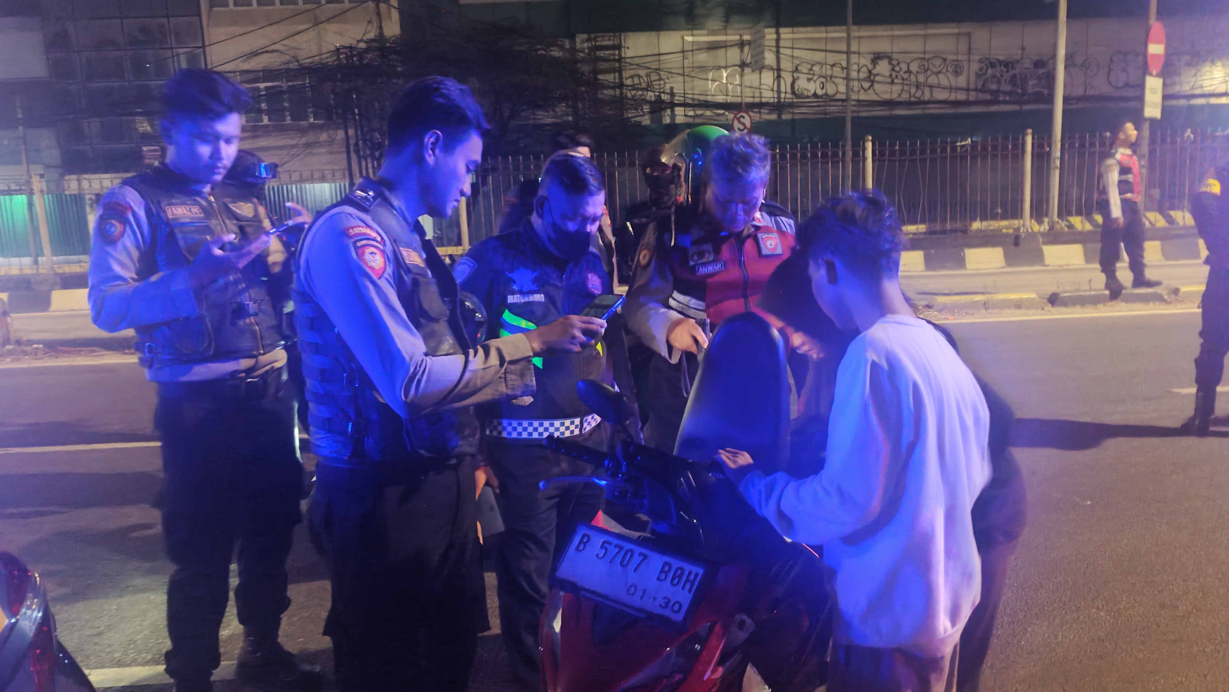 Cegah Kejahatan Malam Hari, Polsek Sawah Besar Gelar Operasi Cipta Kondisi Stasioner