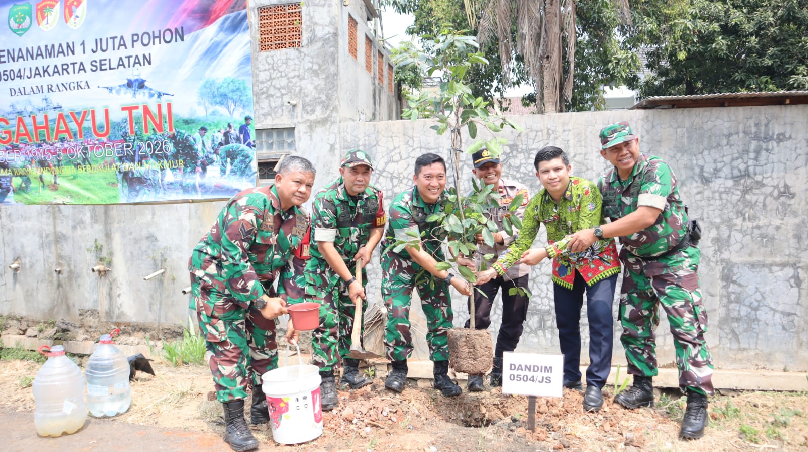 KODIM 0504/JS PENANAMAN 1 JUTA POHON DALAM RANGKA HUT KE-81 TNI