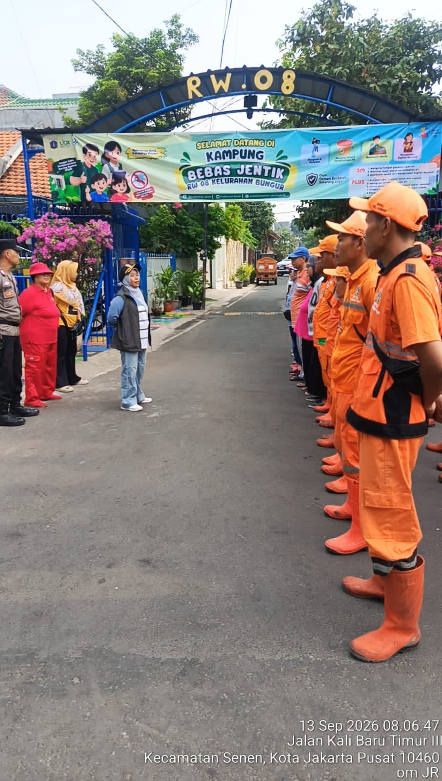 Warga dan 3 Pilar Bungur Gerebek Lumpur, Bersihkan Saluran Air Cegah Banjir