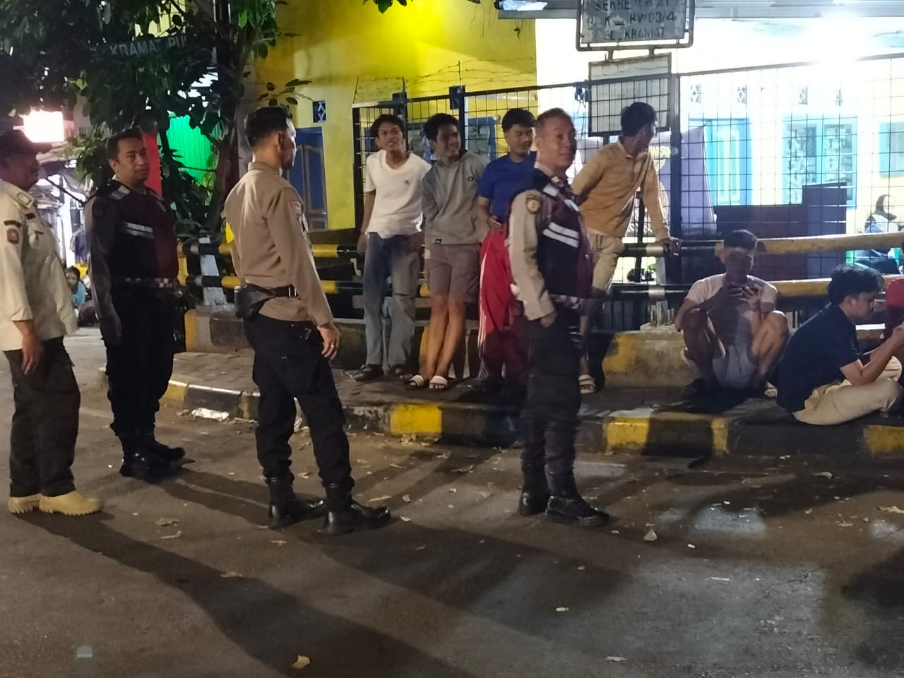 Polsek Senen Gelar Patroli Gabungan Tiga Pilar Antisipasi Gangguan Kamtibmas