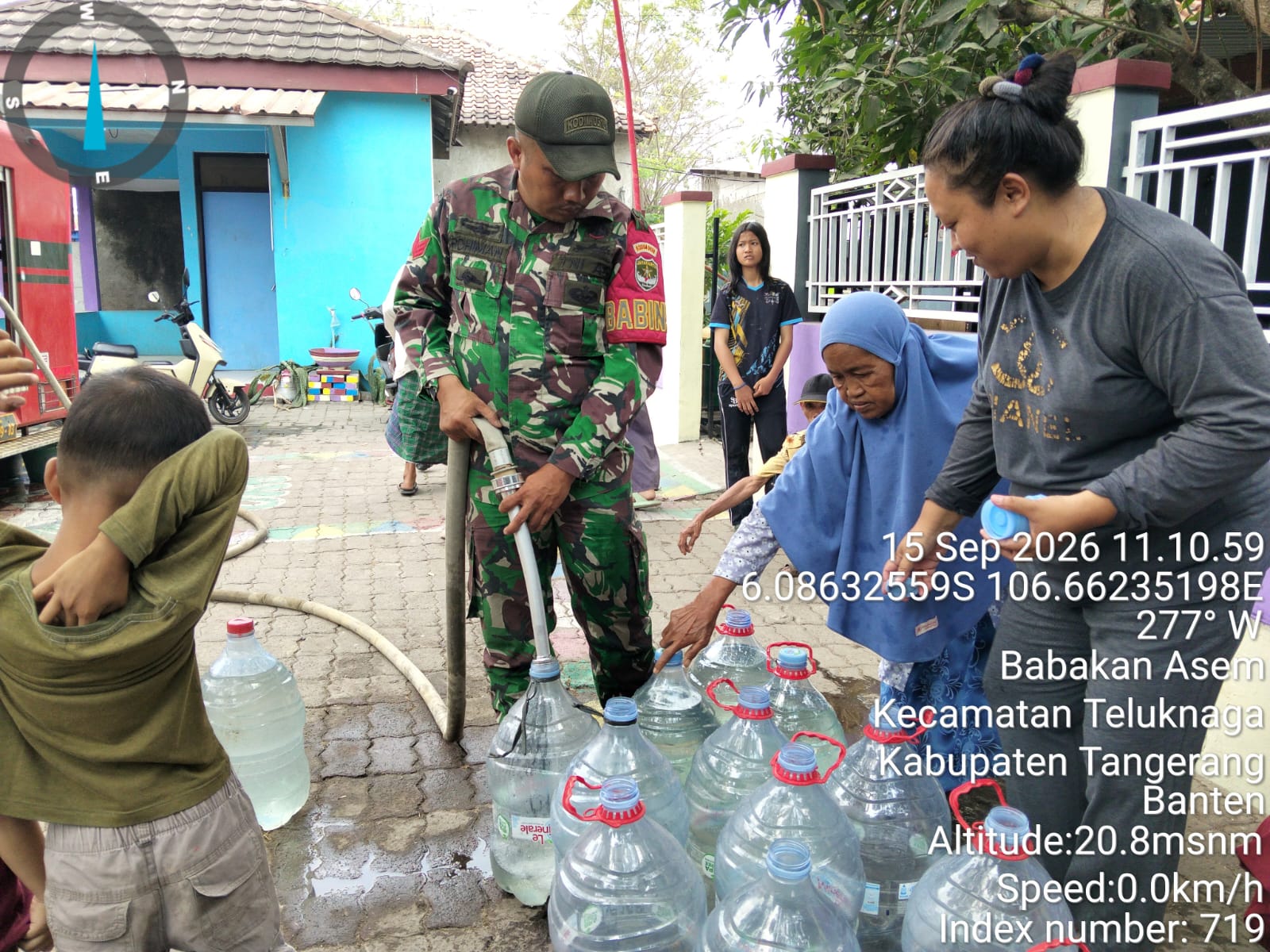 Koramil 01/Teluknaga Distribusikan 15.000 Liter Air Bersih, Bantu Warga Terdampak Kemarau Panjang