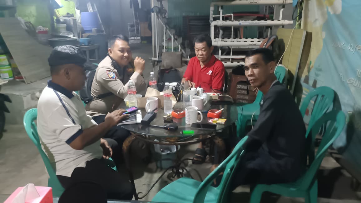 Patroli Malam Minggu, Bhabinkamtibmas Gandeng Pokdarkamtibmas Cegah Gangguan Kamtibmas