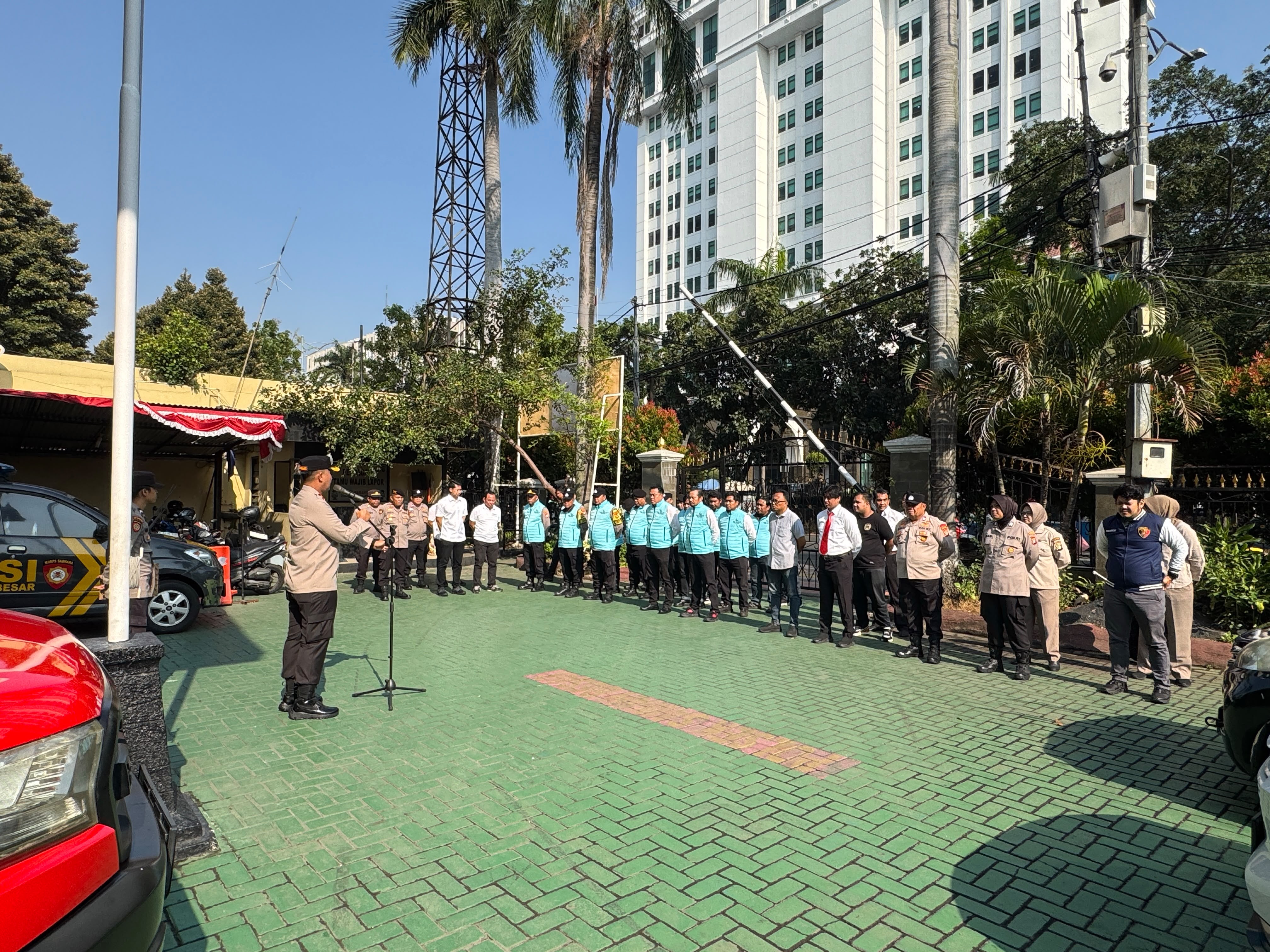 Apel Pagi Kapolsek Sawah Besar Tekankan Program Bapak Asuh Dan Disiplin Personel