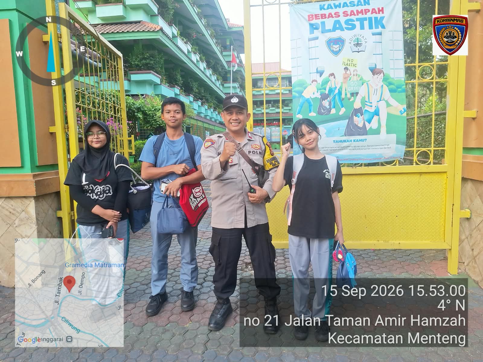 Jam Pulang Sekolah Jadi Perhatian, Bhabinkamtibmas Pantau Pelajar di Menteng