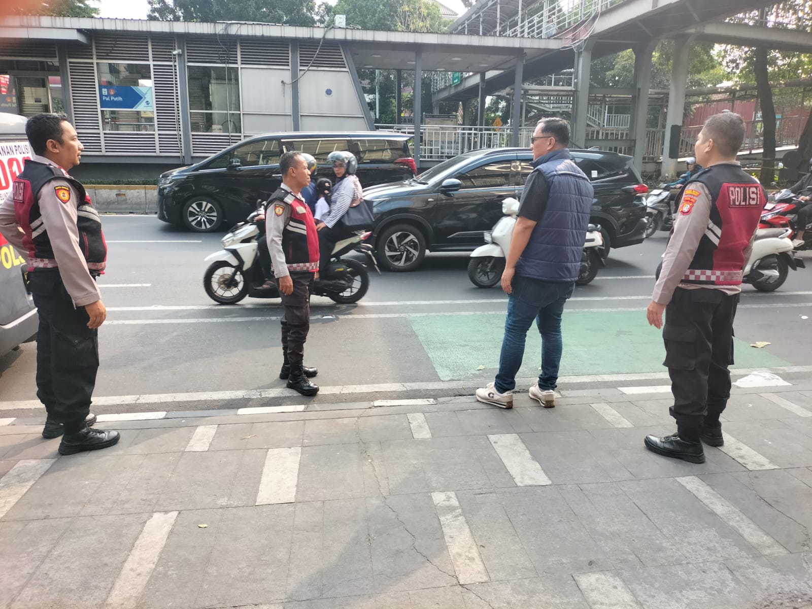 Polsek Senen Gelar Patroli Sore, Antisipasi Tawuran dan Kejahatan Jalanan