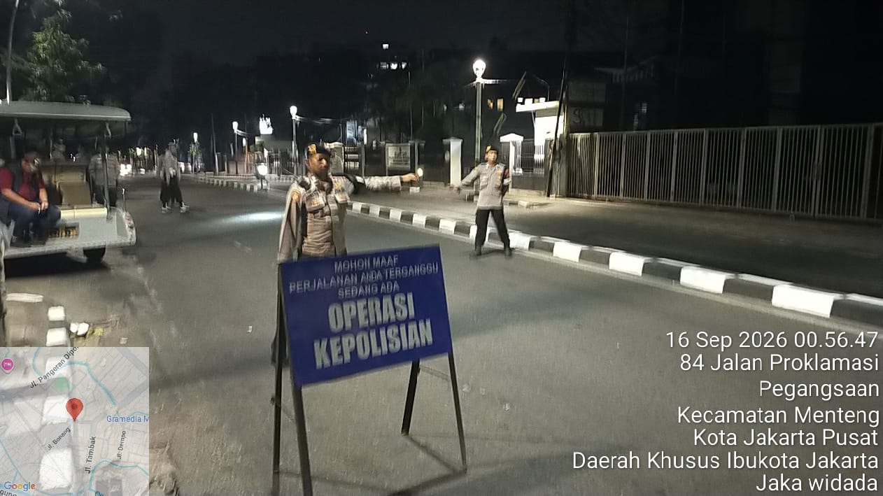 Lewat Tengah Malam, Polsek Metro Menteng Perketat Pemeriksaan Kendaraan di Menteng