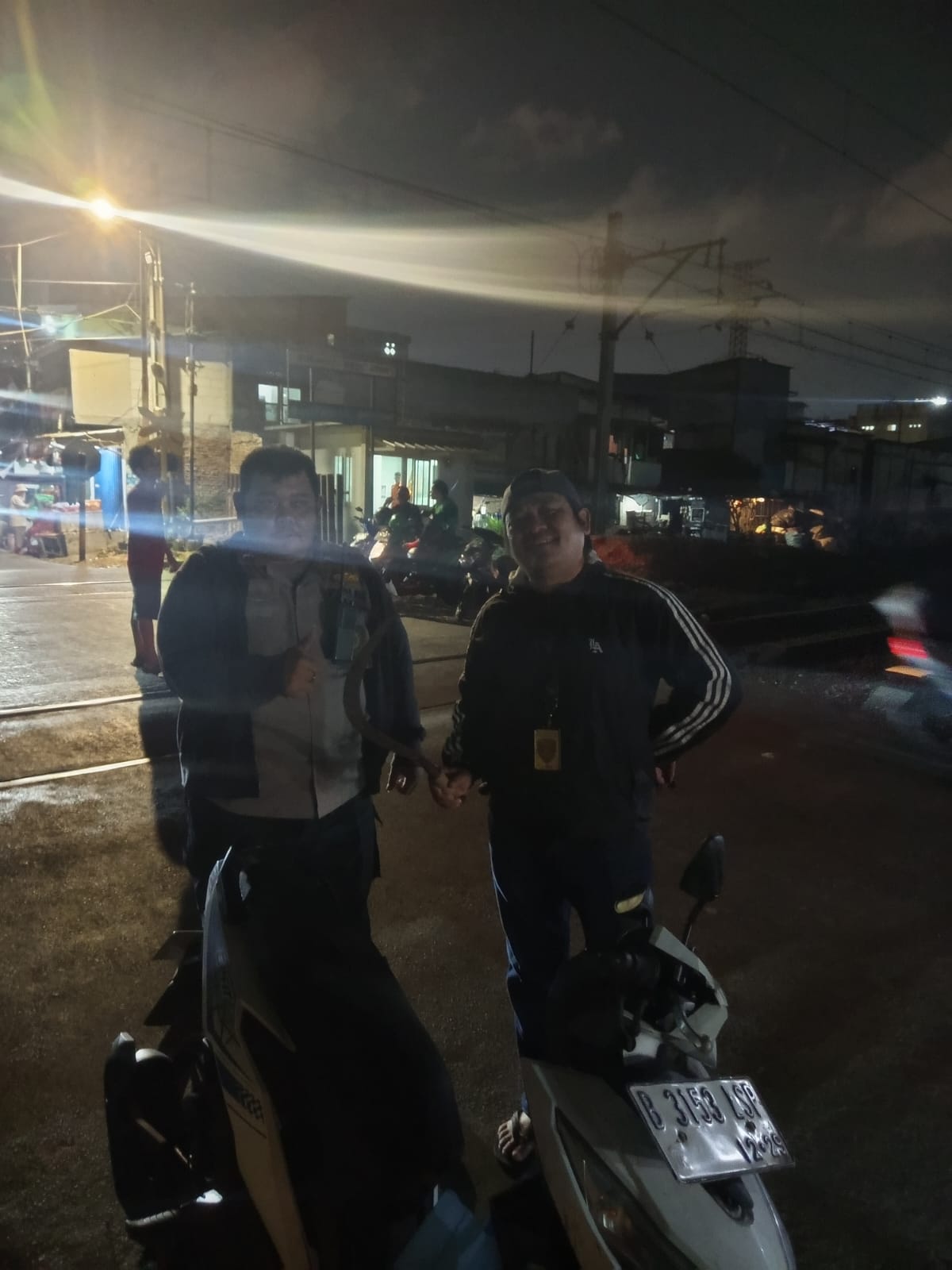 Respons Laporan Warga, Polisi Sisir Lokasi Dugaan Tawuran dan Temukan Celurit di Semak-semak