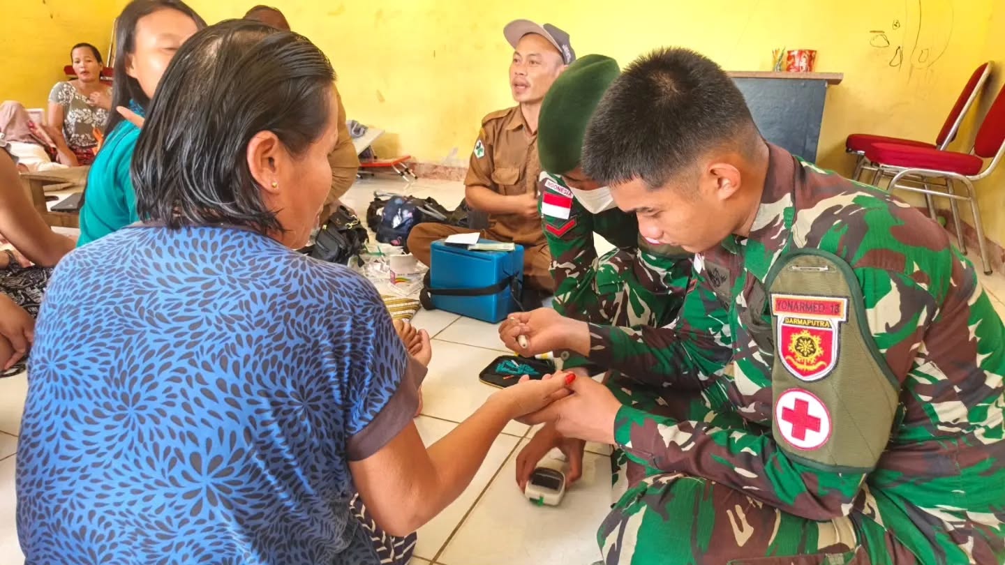Yonarmed 13/Nanggala Gelar Layanan Kesehatan Gratis bagi Ibu dan Balita di Perbatasan