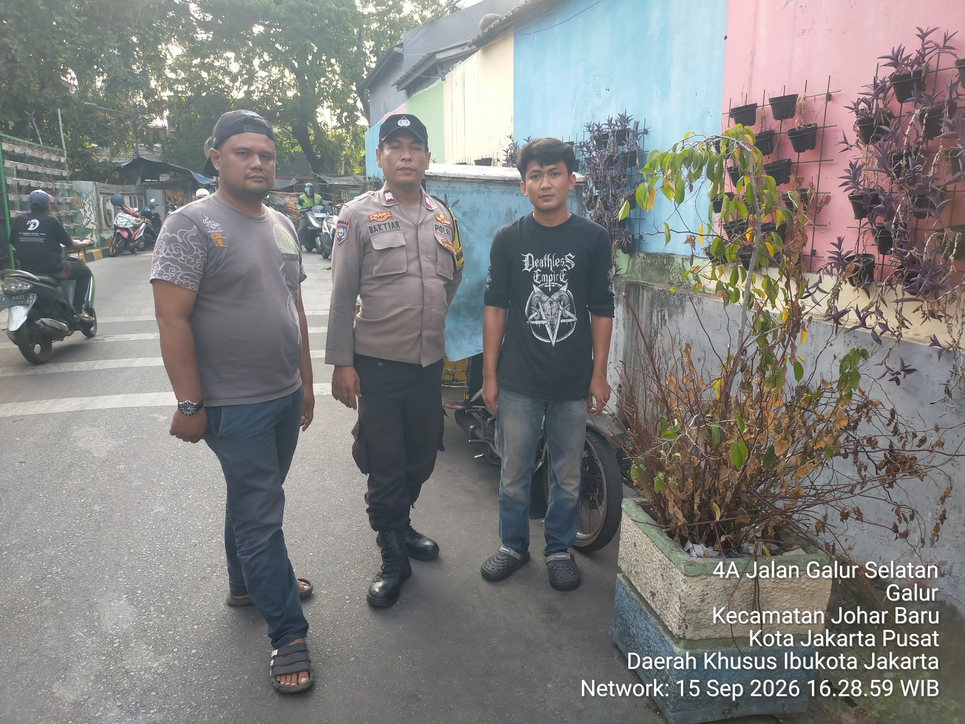 Sinergi Warga dan Polisi, Bhabinkamtibmas Galur Perkuat Kewaspadaan Lingkungan