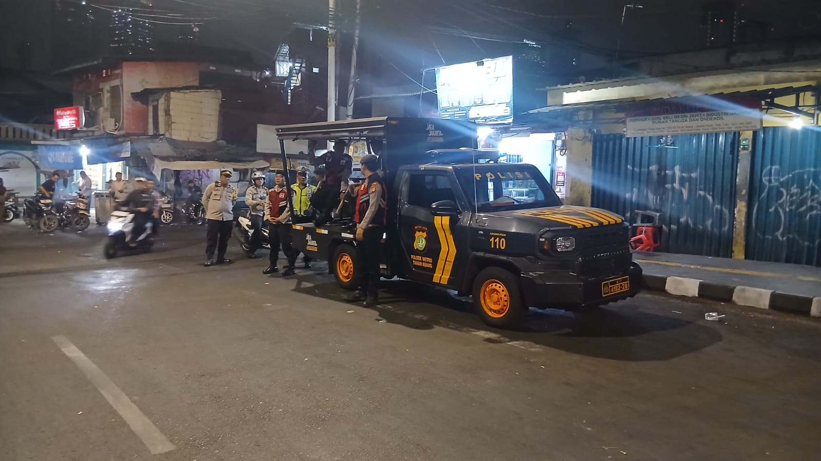 Hadir di Tengah Warga, Polsek Metro Tanah Abang Patroli Jaga Kamtibmas