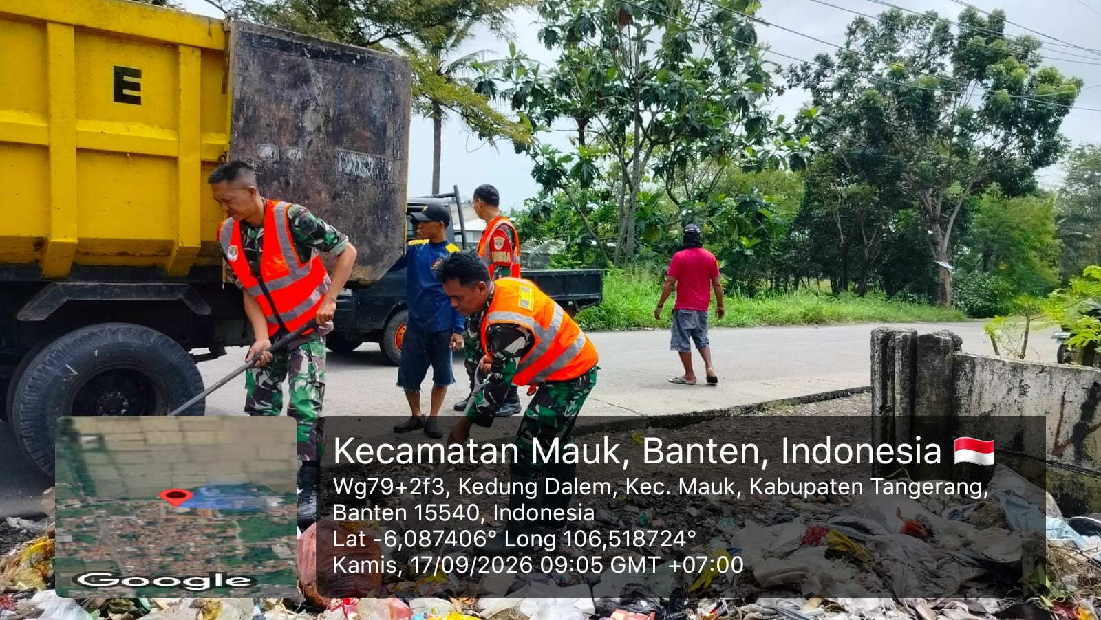 Koramil 12/Rajeg Perkuat Budaya Kebersihan, Bersihkan Sampah