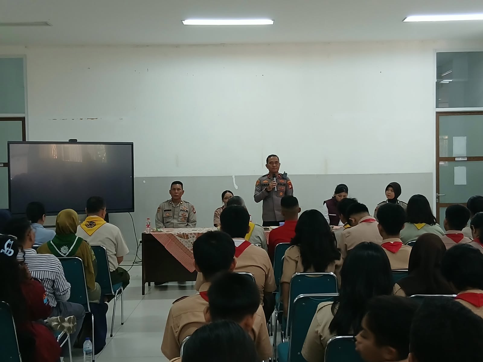 Kapolsek Senen Pimpin Sosialisasi Jaga Sekolah dan Paham AI ke Pelajar