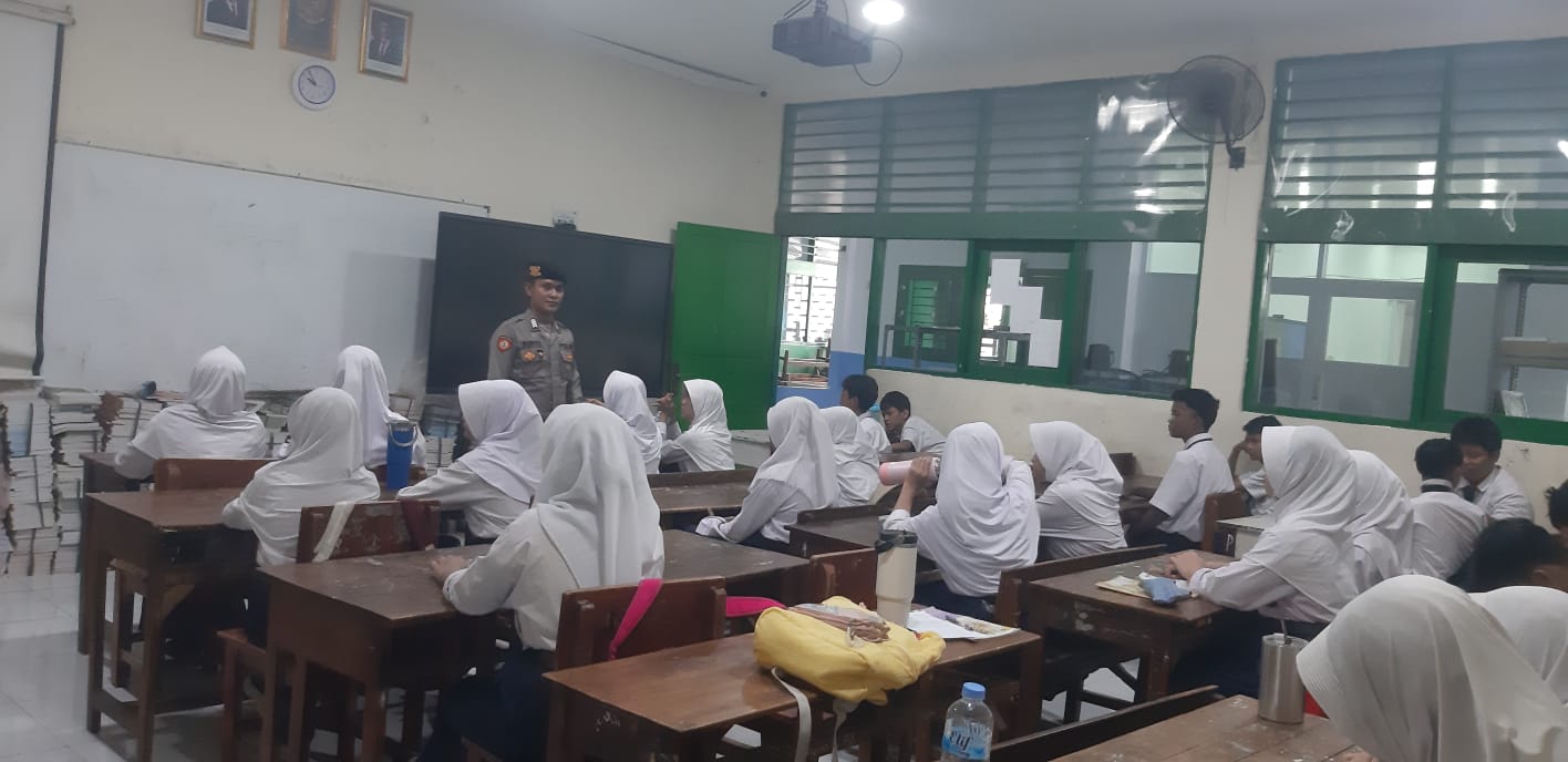 Sasar Zona Merah, Polisi Bapak Asuh Perkuat Edukasi Kamtibmas Pelajar SMPI Al Jihad