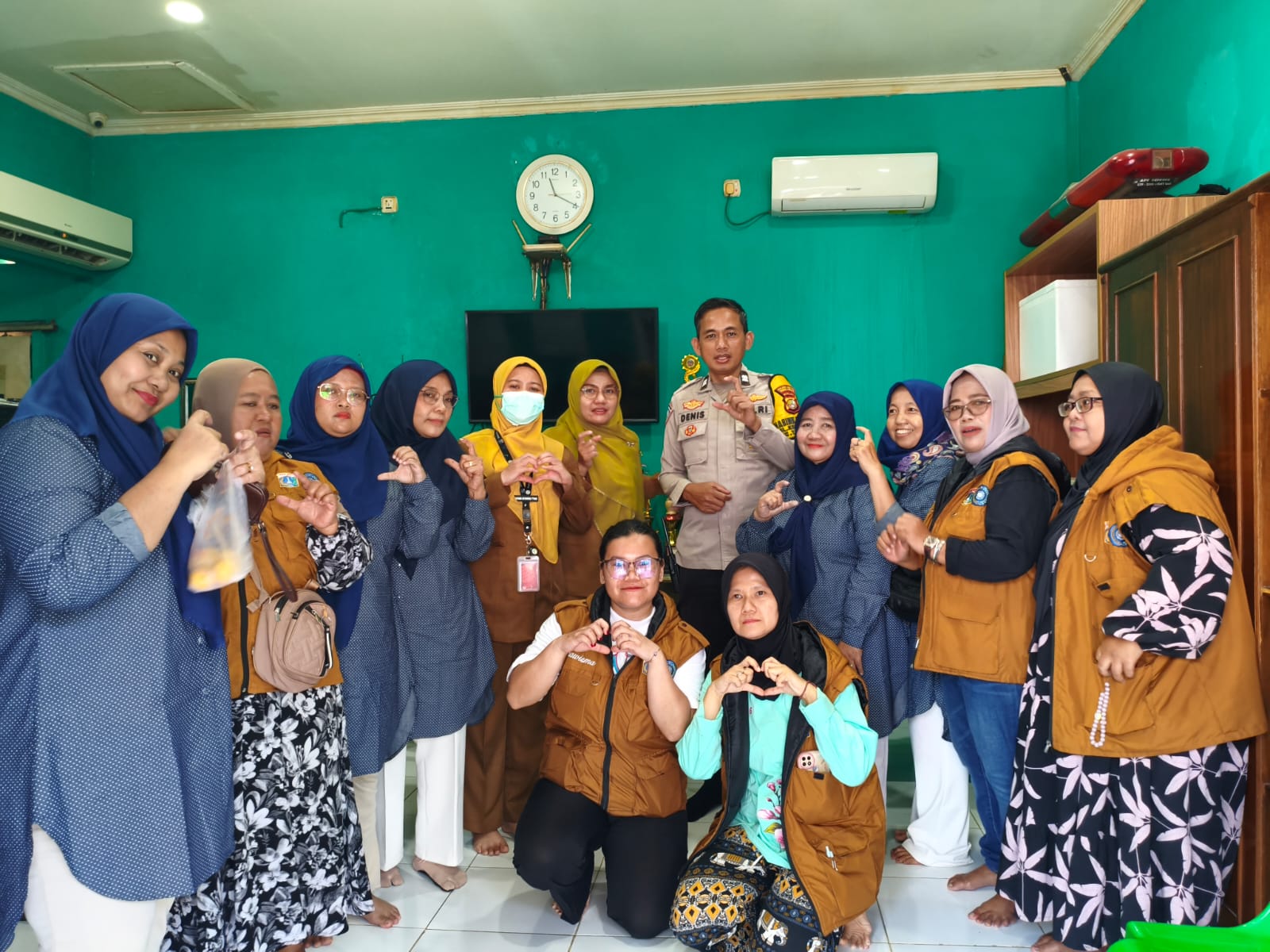Jaga Jakarta, Jaga Warga: Bhabinkamtibmas Hadir di Tengah Masyarakat Kebon Melati