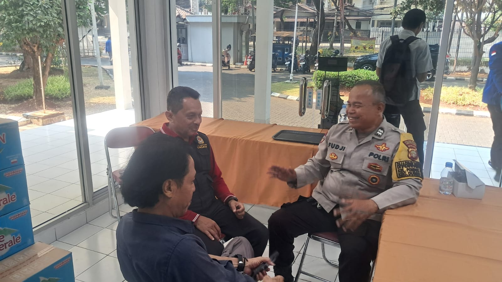 Cooling System, Bhabinkamtibmas Pondok Kelapa Ajak Warga Cegah Tawuran dan Waspadai Hoaks