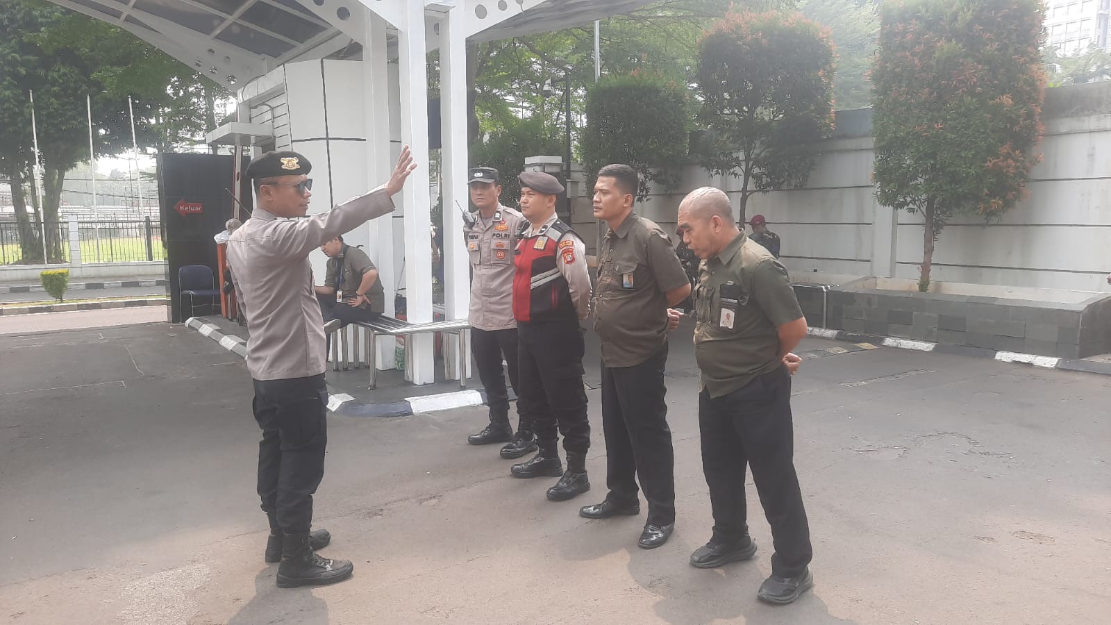 Utamakan Humanisme, Polri Berikan Pelayanan Pengamanan Aksi Mahasiswa di Kemendikti Saintek