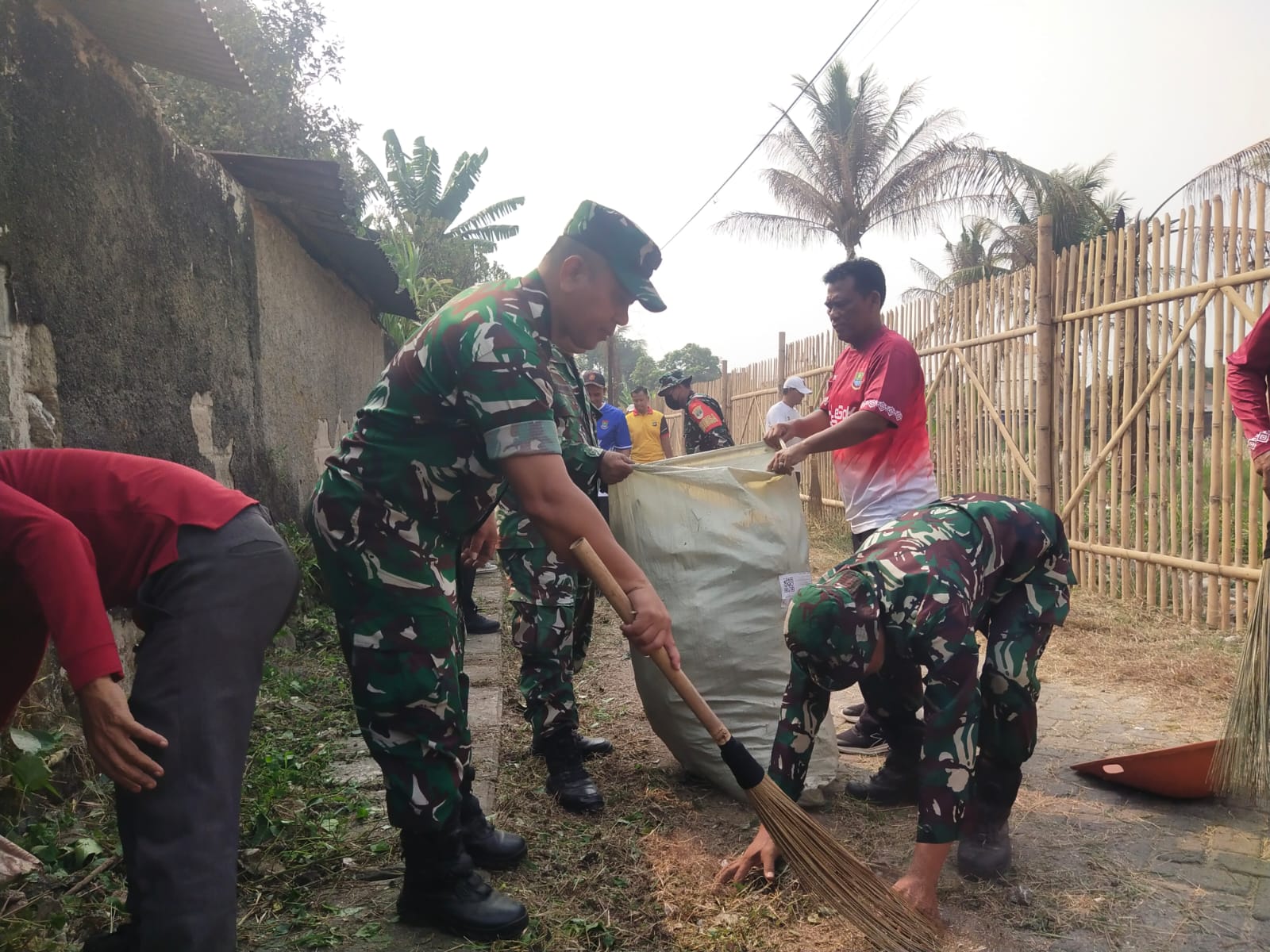 Danramil 03/Legok Pimpin Karya Bakti Gerakan Nasional Indonesia ASRI
