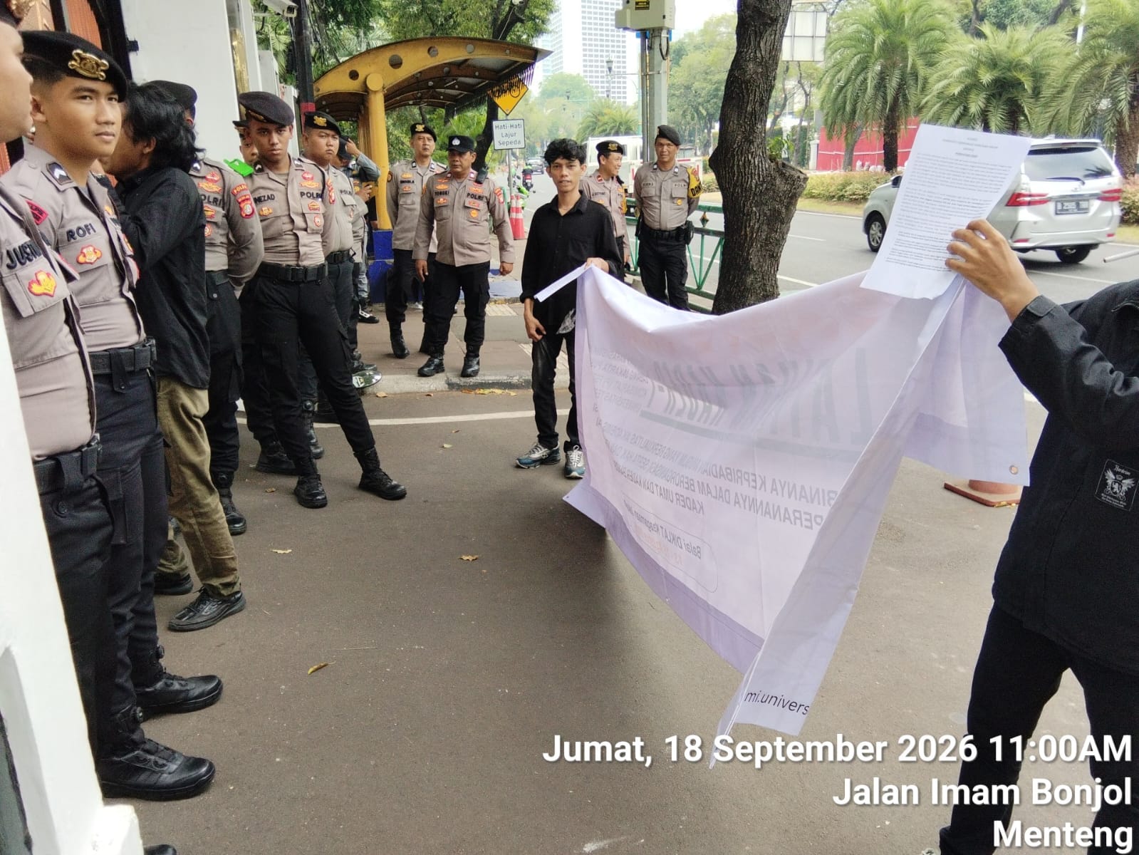 5 Orang Gelar Aksi di Depan KPU RI, Desak Evaluasi Proses PAW Anggota KPU Buton Tengah