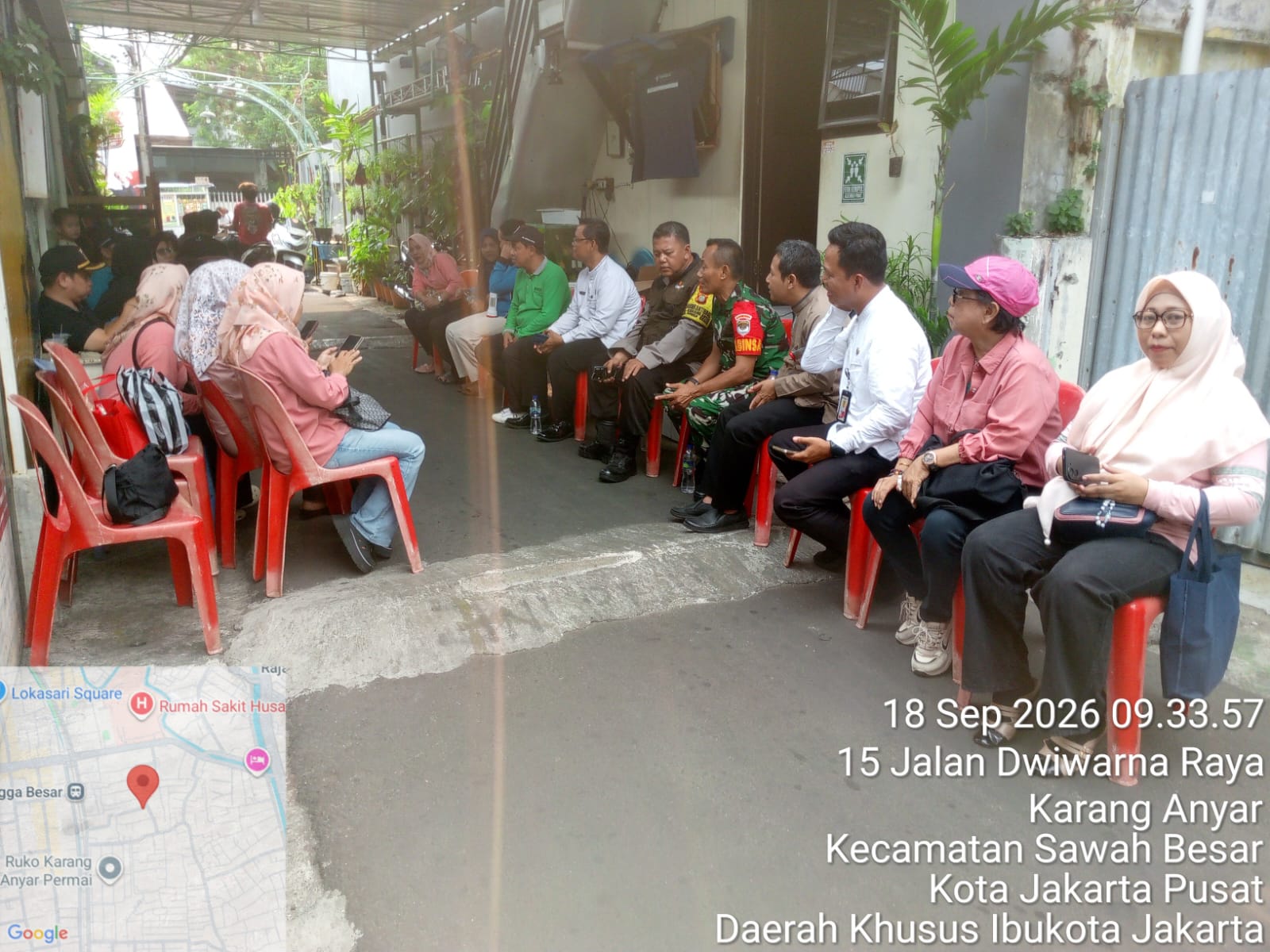 Polsek Sawah Besar Bersama Warga Gencarkan PSN di Karang Anyar