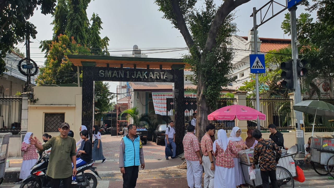 Cegah Tawuran, Polisi Pantau Bubaran Siswa SMA N 1 Jakarta