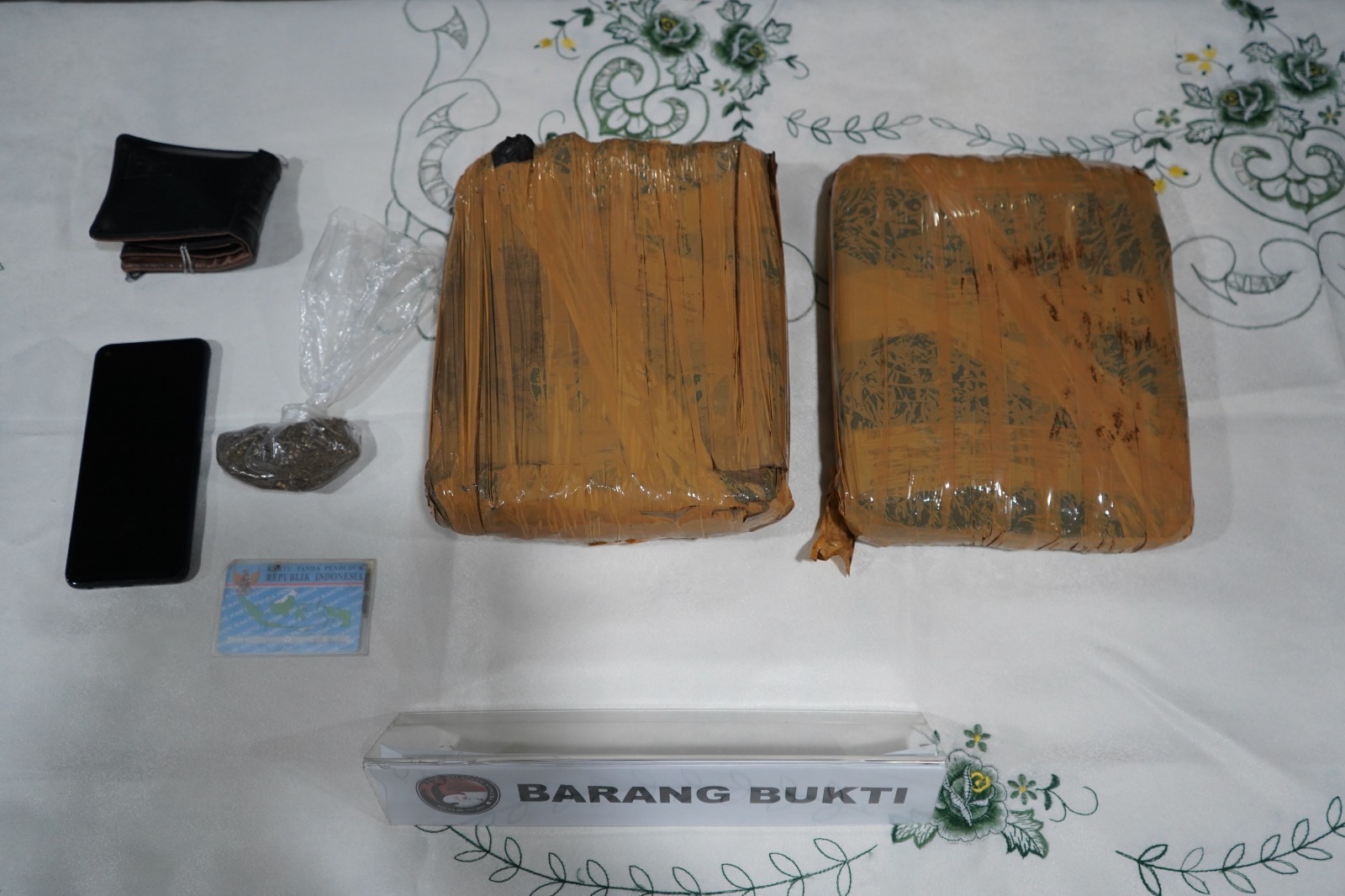 POLDA METRO JAYA BERHASIL MENGUNGKAP PEREDARAN 2,05 KILOGRAM GANJA, 1 PRIA DIAMANKAN