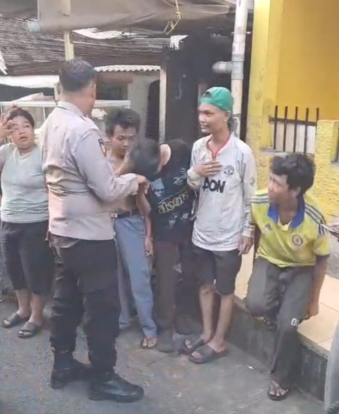 Polisi Rangkul Anak-anak Simbad di Pegangsaan, Tawuran Diingatkan Bukan Jalan Keluar