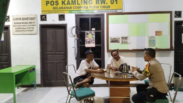 Polisi Sambangi Sekretariat RW di Cempaka Putih Timur, Perkuat Sinergi Jaga Kamtibmas