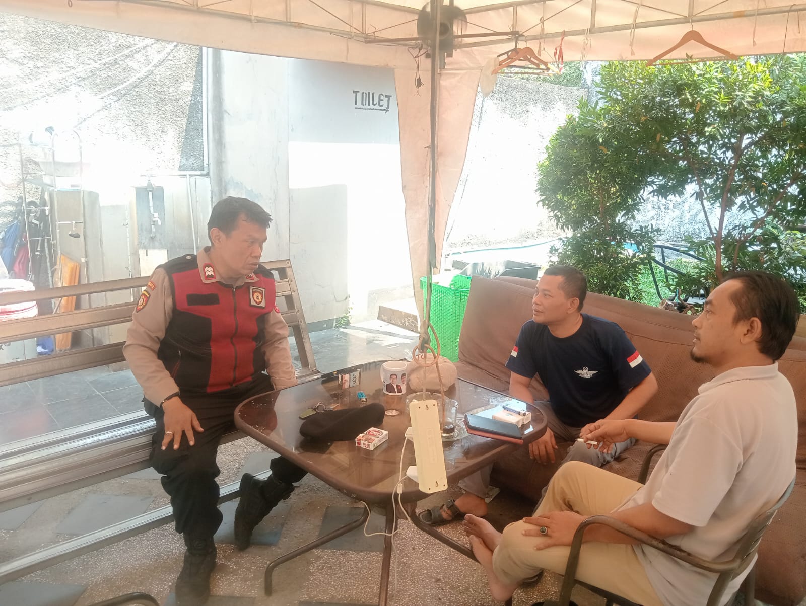 Patroli Dialogis Polsek Duren Sawit Sasar Security Perumahan, Antisipasi 3C dan Gangguan Kamtibmas
